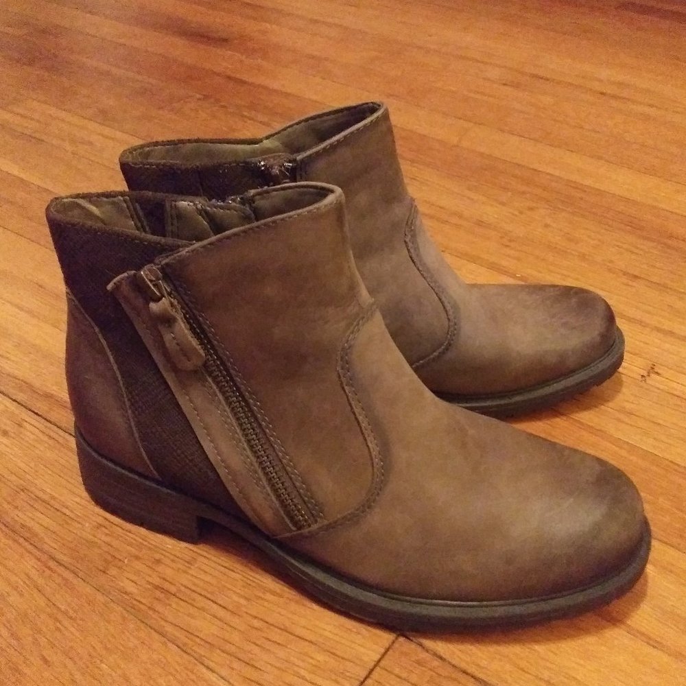 Brown Leather Earth Chelsea Ankle Boots Size 8